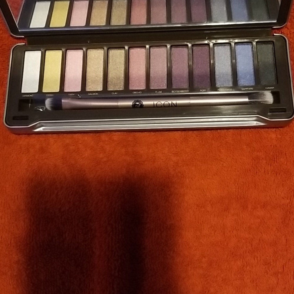 Assorted Makeup - Picture 4 of 14
